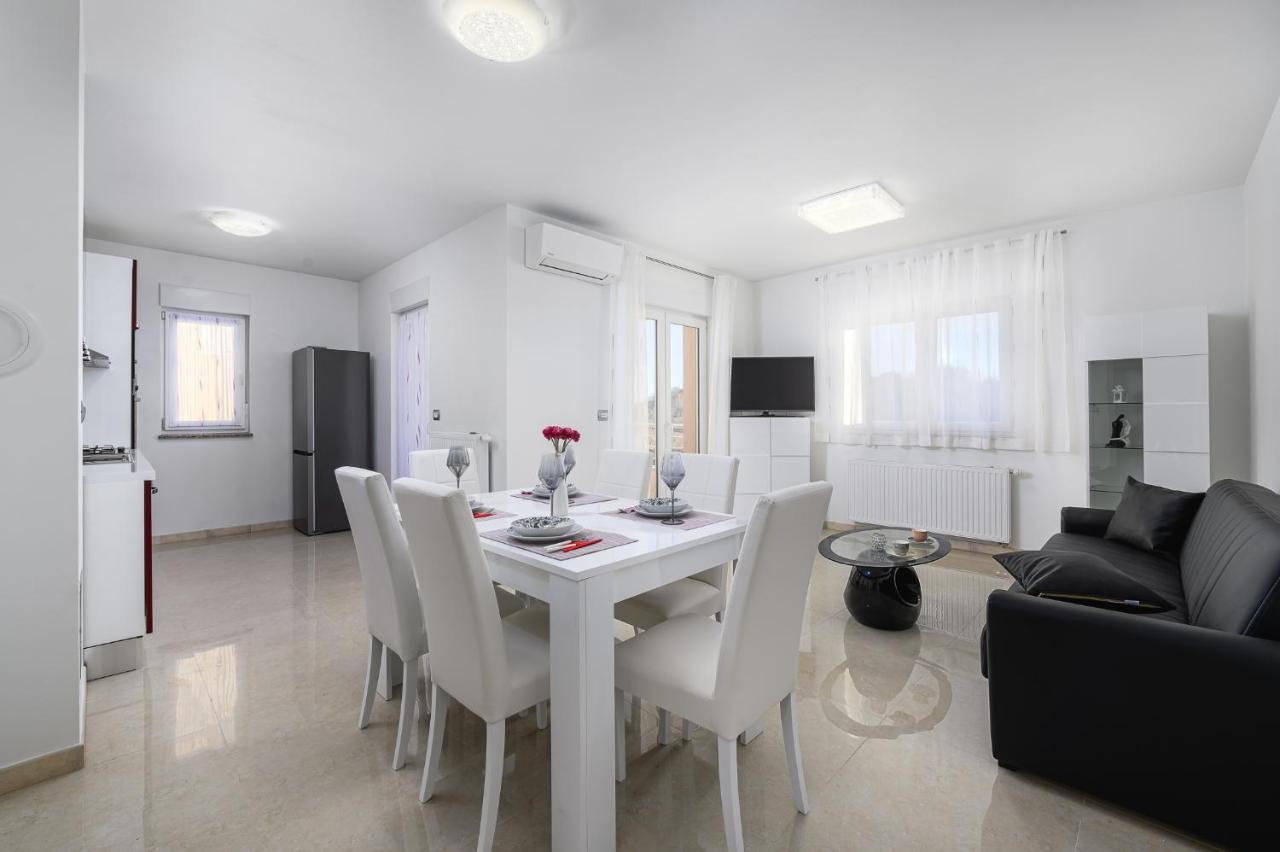 Stancija Amorozo 5 Poreč Extérieur photo